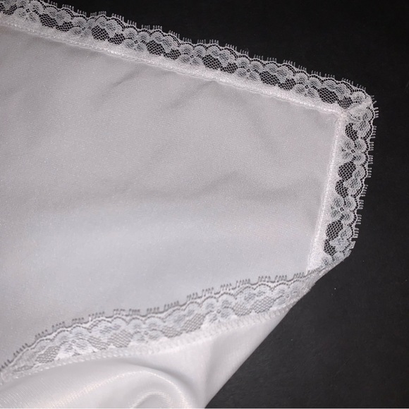 v i n t a g e :: Pleated Oversized Dainty Puritan Lace Collar Blouse - Picture 9 of 16